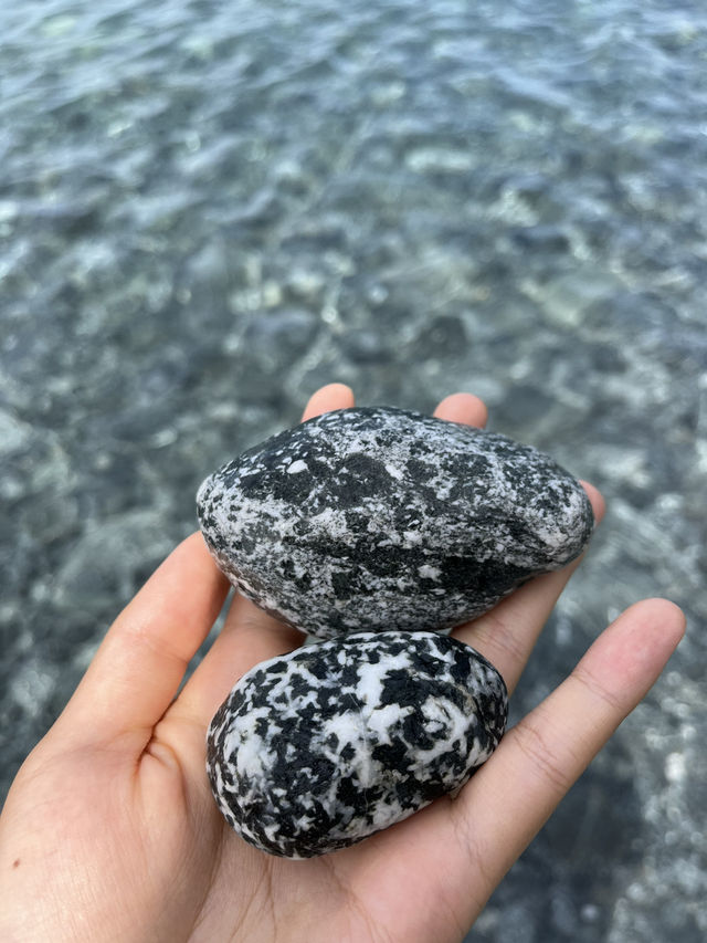 When mountain meets the sea⛰️🌊🌿