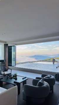 清晨被雲海喚醒 山頂民宿令人心動