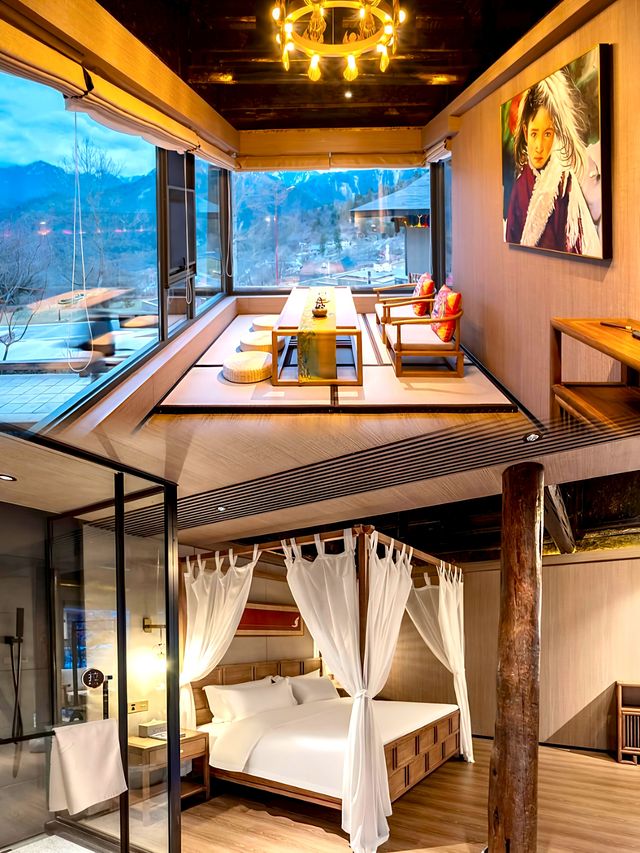 九寨溝住對了！雲裳民宿，推窗就是雪山海子