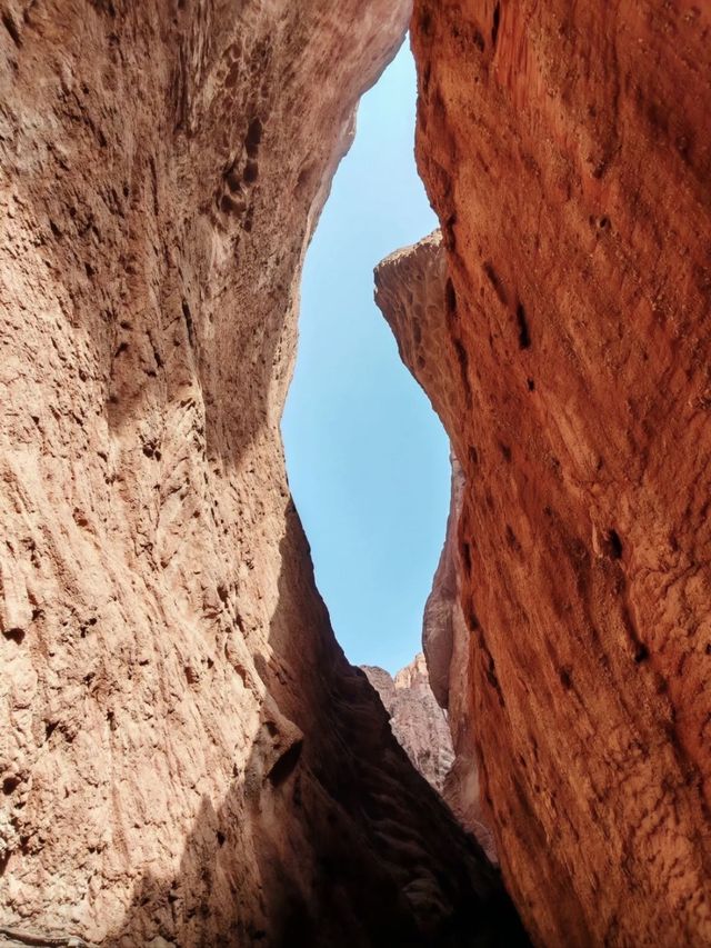 赴一場億年之約！天山神秘大峽谷的赤色秘境，刷屏朋友圈
