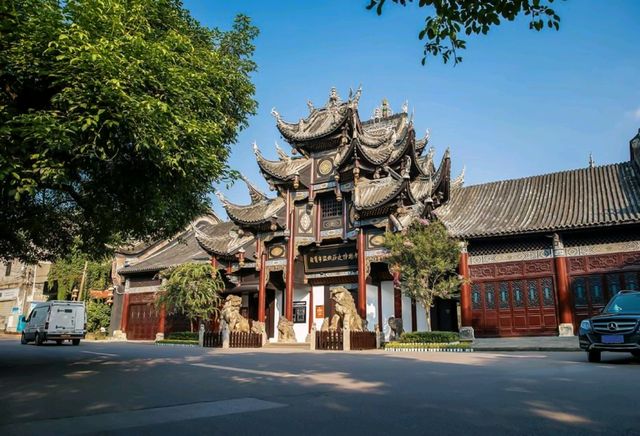 自貢旅遊攻略:恐龍之鄉與彩燈之城的奇幻之旅 自貢旅遊攻略:恐龍之鄉與彩燈之城的奇幻之旅