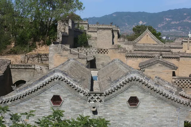 與有肝膽人共事,從無字句處讀書。 與有肝膽人共事,從無字句處讀書。