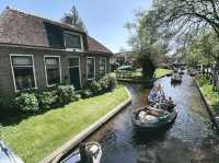 荷蘭羊角村一日遊全攻略坐船賞童話小鎮 品嚐美味三文魚