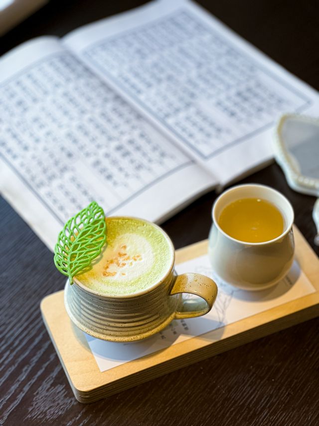 喧鬧小寨暗藏寧靜,在茶無心品淡雅時光 喧鬧小寨暗藏寧靜,在茶無心品淡雅時光