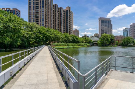 The Dandong Ice Dragon Boat Race Kicks Off, Nearly 400 Competitors from 20 Teams Compete Over Three Days