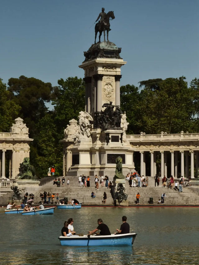 Elegant Street Walk🏙️