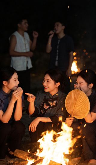 Dong Village Fire-Side Singing, Silver Bells Tangling on Tongues