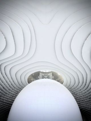 Pure white wave aesthetics! A library worth taking the high-speed train to visit