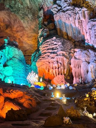 洪岩仙境・地下磁器の世界｜心地よく癒される鍾乳洞の旅を体験