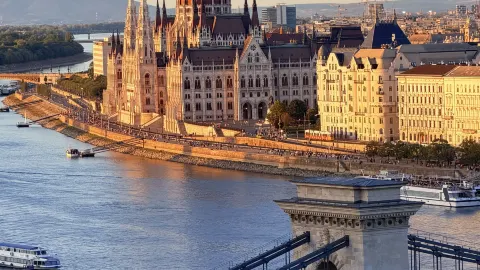 Cẩm nang du lịch châu Âu toàn diện 8 ngày - Hãy giữ cuốn sách này bên mình! — traveler post in Pest