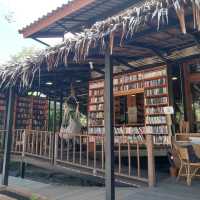 booktree library & café