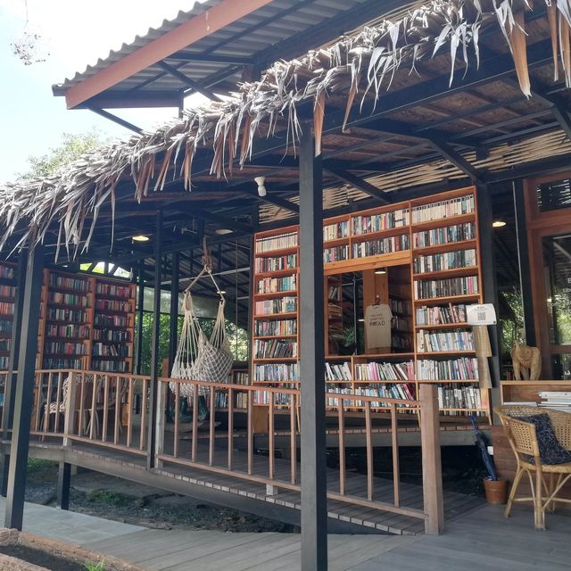 booktree library & café