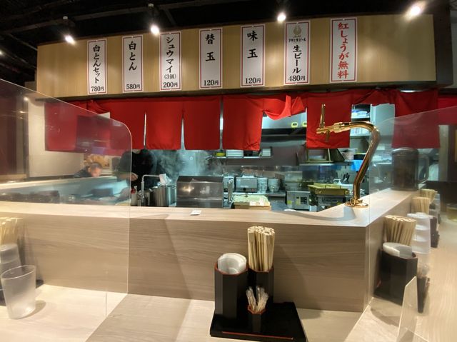 広島・新天地。広島の豚骨ラーメン『ぶちとん 本店』