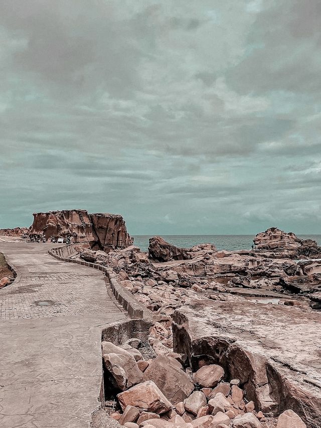 墾丁海水浴場賞奇怪石頭🪨