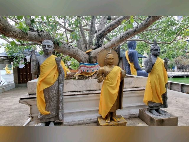 Seema Malakaya, Serene Temple on floating platforms 