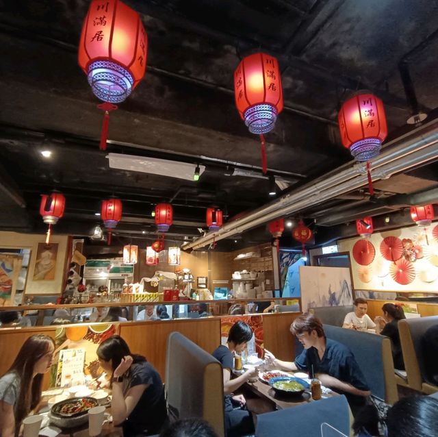 「銅鑼灣川菜，藤香雞$66」