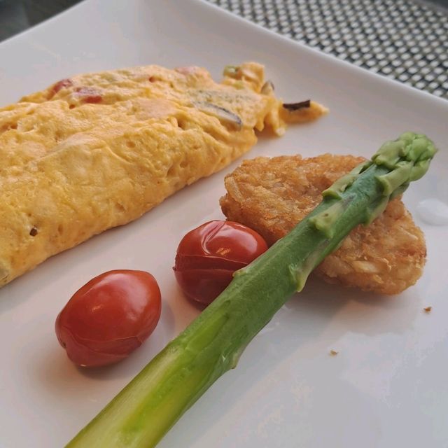 BREAKFAST SPREAD @EXECUTIVE LOUNGE HILTON PJ