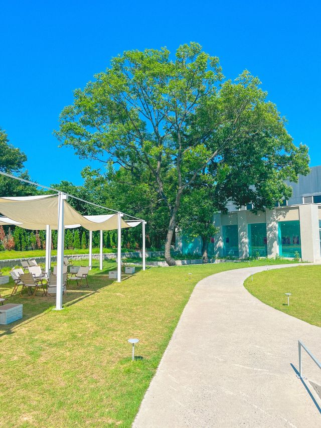 숲 속 미술관에 온 듯한 대형카페🌿