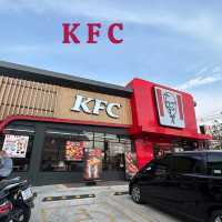 KFC สาขาเสรีไทย กร๊อบ กรอบ