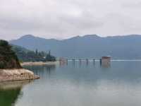 慢步船灣淡水湖水壩