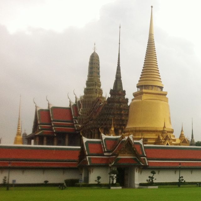 All that GLITTERS is the GRAND PALACE!