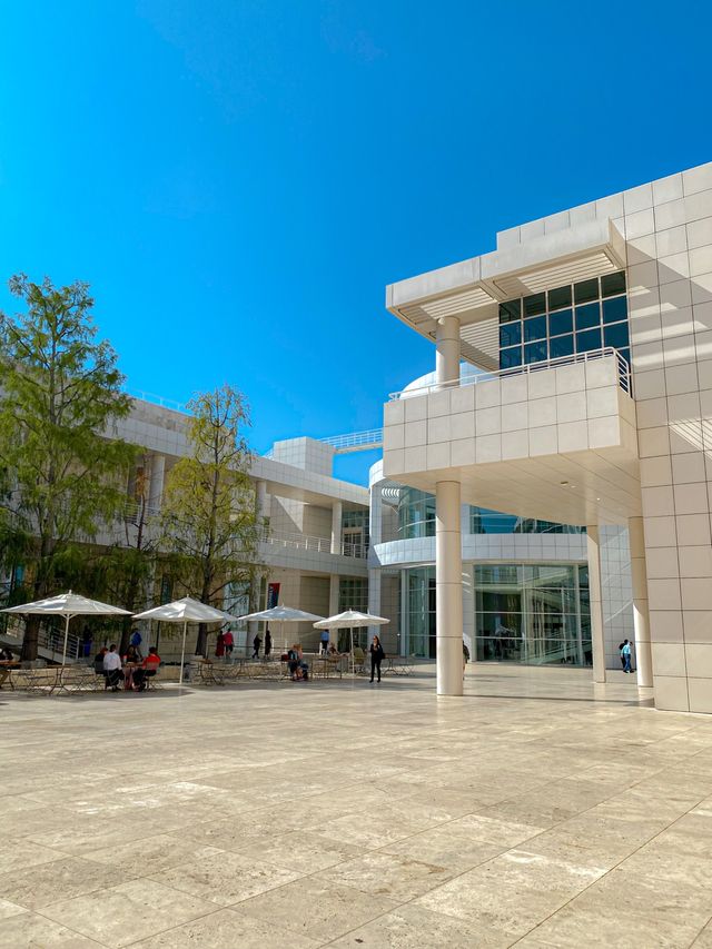 입구부터 예쁜 너낌 뿜뿜하는 게티🕊️