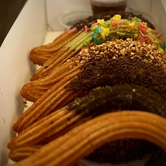 📍香港尖沙咀｜TWIST & BUCKLE · 最新入圍米芝蓮街頭小食🏆 彩虹色彩多種口味Churro🌈