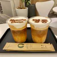 ソウル「明洞コーヒーハウス」のアイスラテが可愛い&生クリームとコーヒーの苦みが最高に美味しい