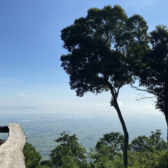 ดูพระอาทิตย์ขึ้นที่ ผาชมตะวันภูเวียง