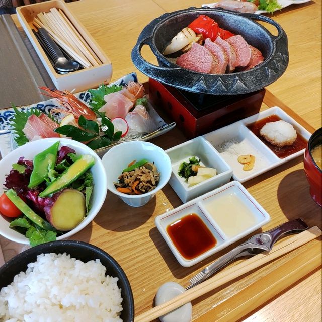 房総半島の“渚の駅”たてやま2階なぎさ食堂