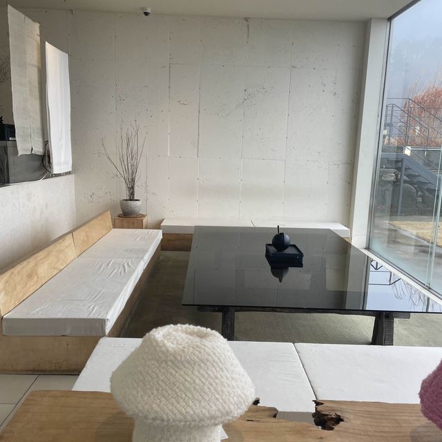 분위기 끝장,,,계절마다 보고싶은 산에있는 카페 사네
