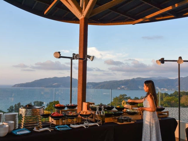 Crest Resort & Pool Villas โรงแรมภูเก็ตวิวสุดปัง