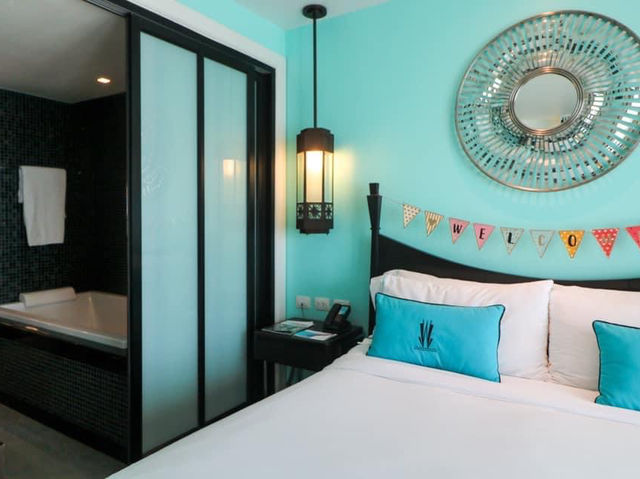 ave Hotel Pattaya  โรงแรมสุดคลาสสิคสไตล์ไมอามี