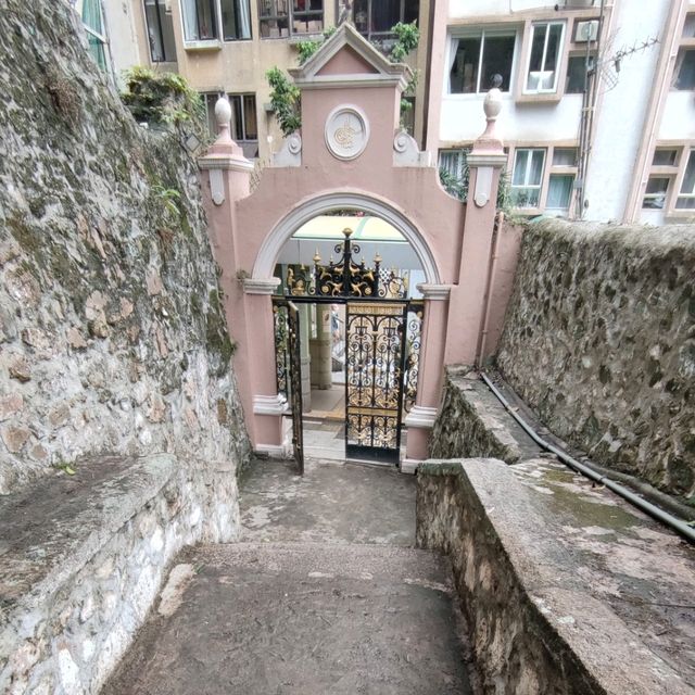 隱藏在鬧市的薄荷綠色清真寺🕌