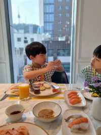 조식으로 무려 라이브 초밥이 제공되는 곳!