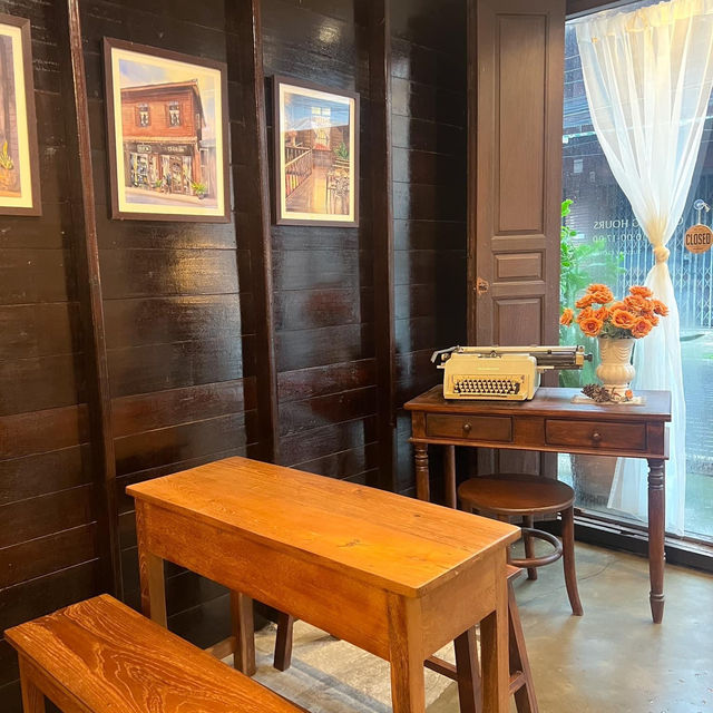 คาเฟ่บ้านไม้สองชั้นสไตล์วินเทจ 🍵☕️