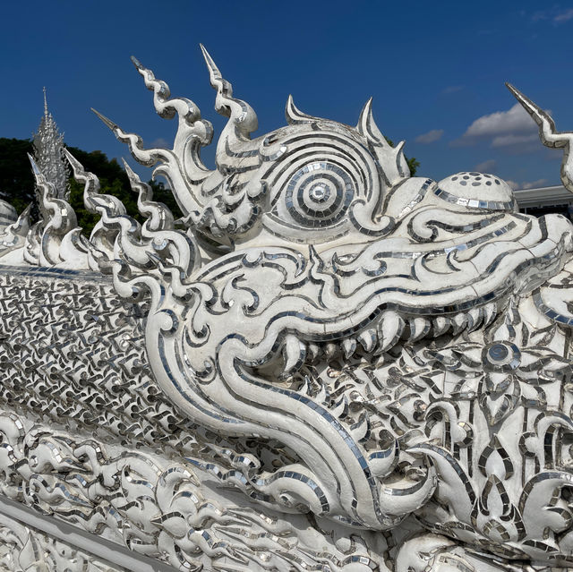 Chiang Rai's White Wonder: Wat Rong Khun