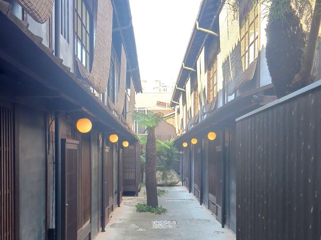 京都御所西的京町屋型酒店，提供現代化設施和貼心服務