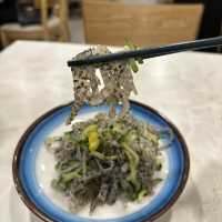 鬧市下．抵食惹味．川菜館