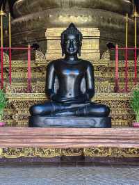 ขอพรความรัก การเงิน การเงิน ที่วัดโลกโมฬี เชียงใหม่
