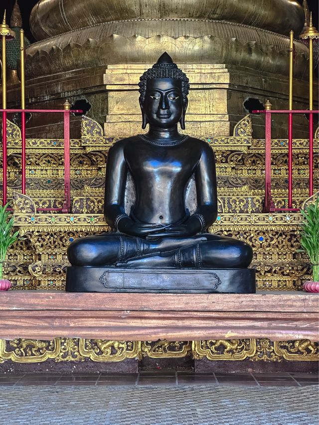 ขอพรความรัก การเงิน การเงิน ที่วัดโลกโมฬี เชียงใหม่