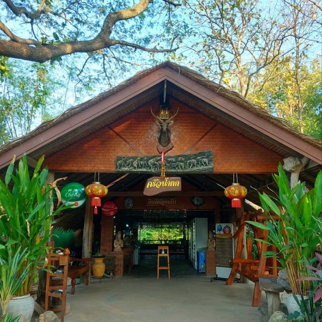 ทานอาหารชมลำธาร @ครัวน้ำตก มวกเหล็ก สระบุรี