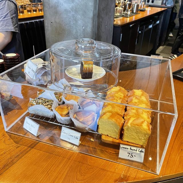 AKA AMA COFFEE (พระสิงห์)