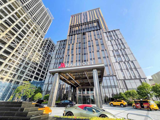 高雄萬豪飯店：地理位置優越，行政酒廊景觀超棒！