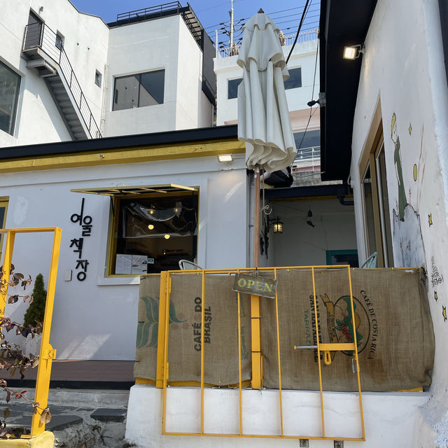 부산 흰여울 문화마을 오션뷰 북카페 여울책장 추천