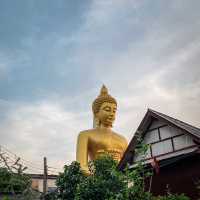 สุขใดไหนจะเท่า…เข้าวัดทำบุญ
