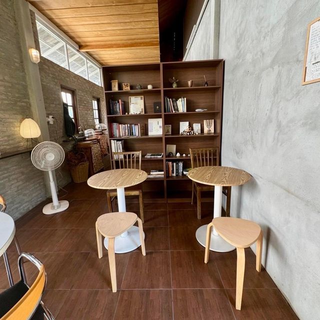 ZMOY CAFE (ศรีมอยคาเฟ่)