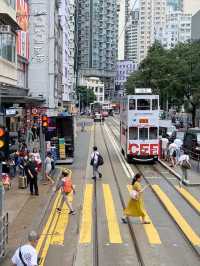 นั่งรถรางกินลมชมวิวเมืองกันที่ฮ่องกง 🚂
