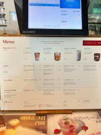 【釜山カフェ】壁一面のポストカードが素敵なホテルのカフェ🖼️