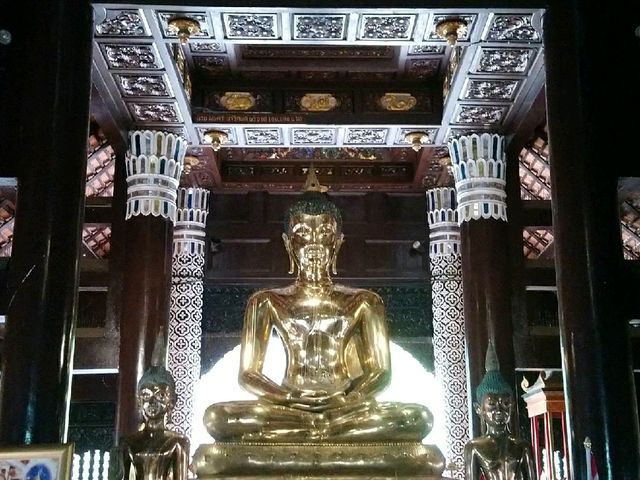 วัดโลกโมฬี ริมคูเมืองเชียงใหม่